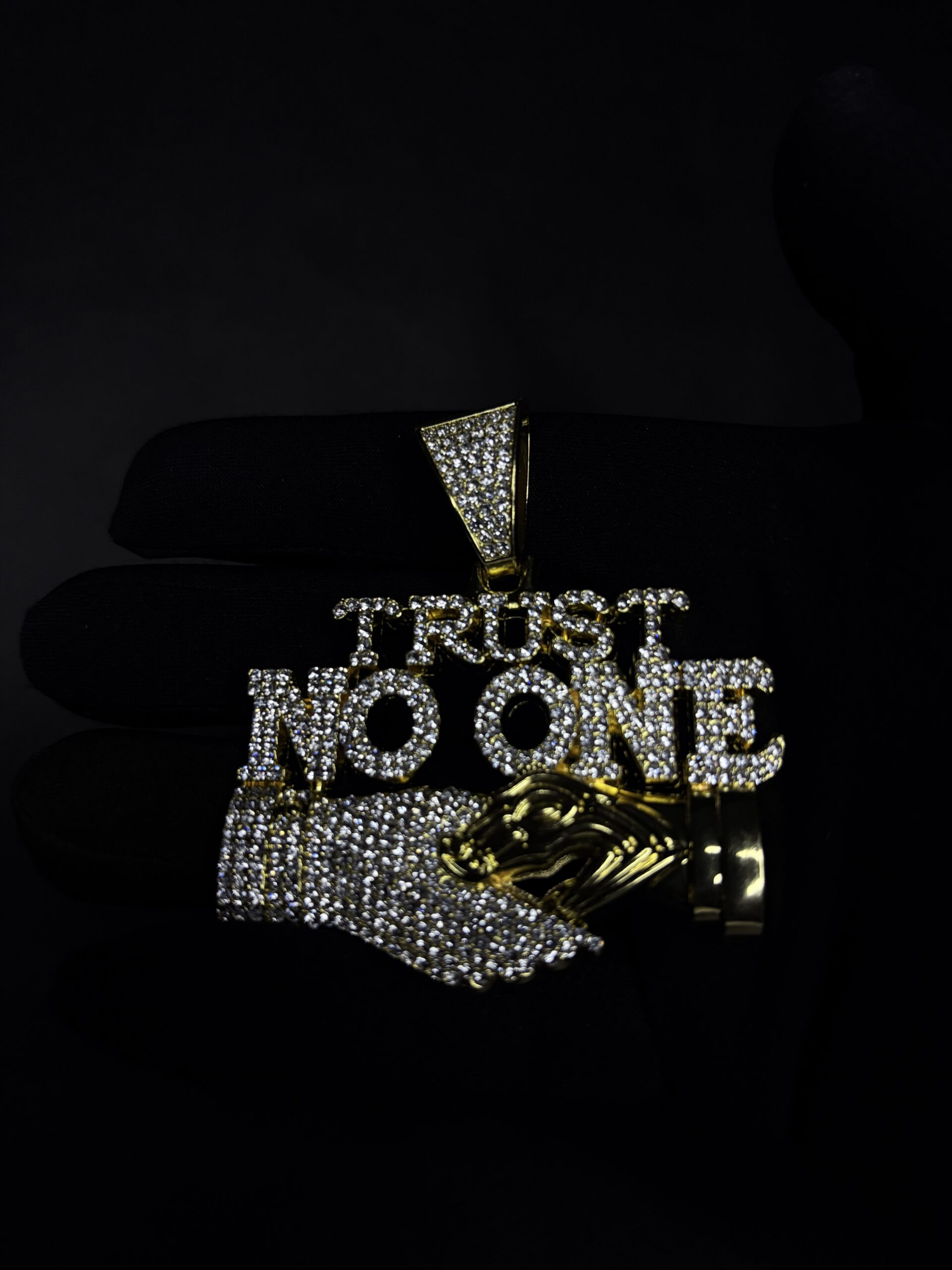 Dije - NO TRUST (Dorado)